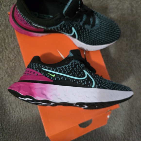 Nike React Infinity Run FK3: Black/Dynamic Turq-Pink Prime - Picture 2 of 8